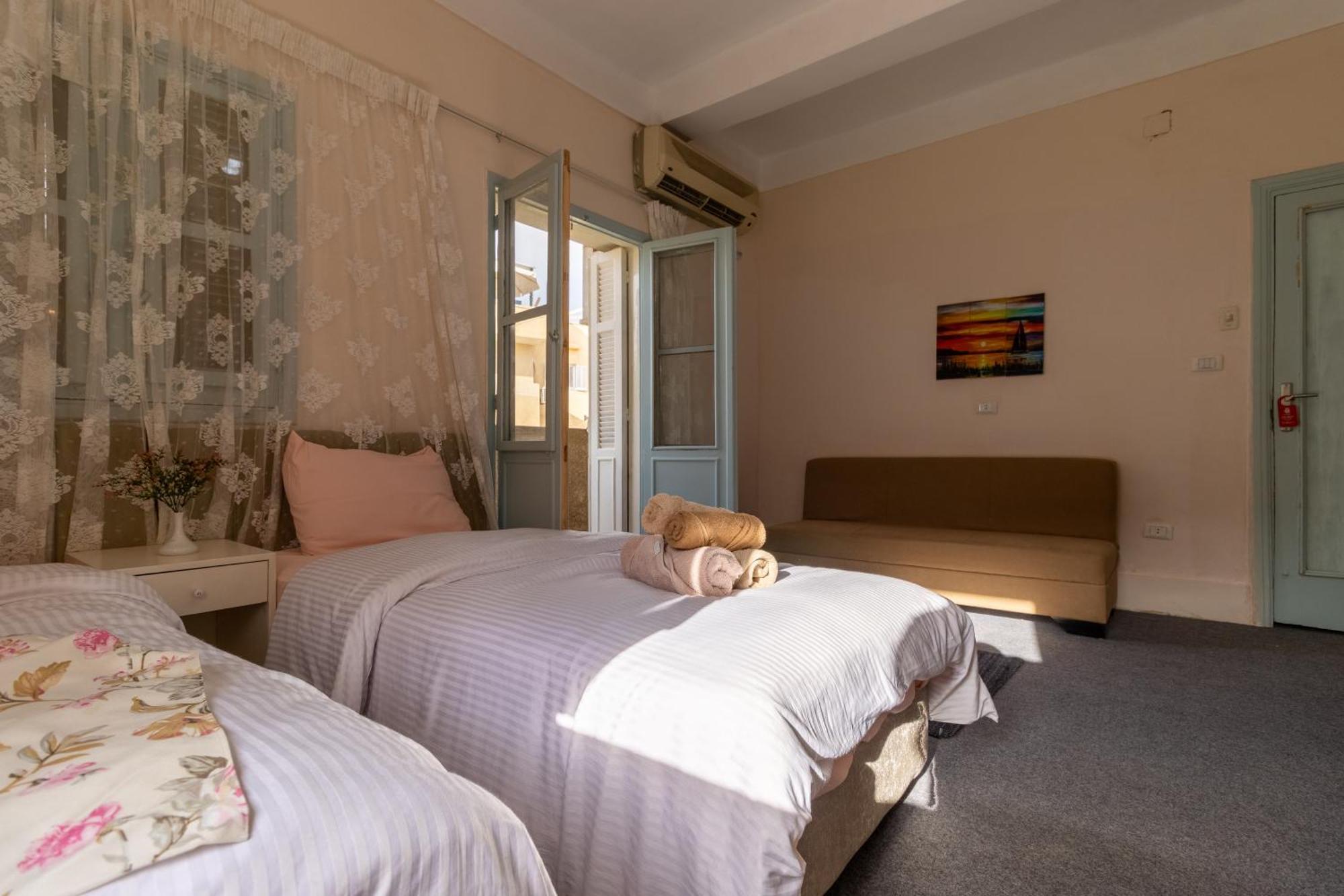 The Grand Pyramids View Hotel Kafret el-Gabal Værelse billede