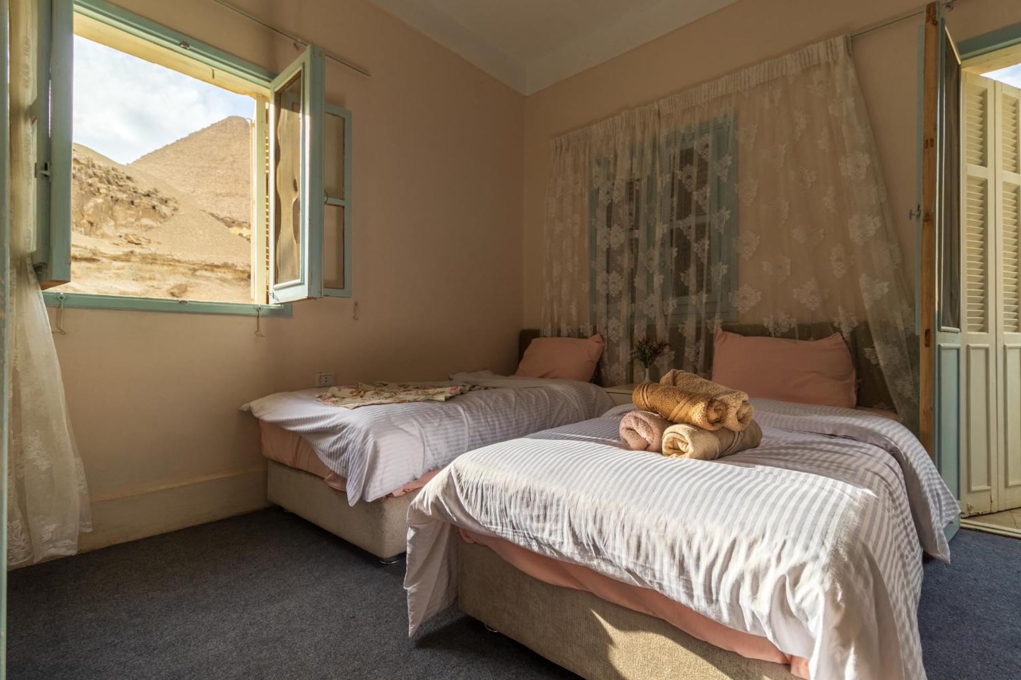 The Grand Pyramids View Hotel Kafret el-Gabal Værelse billede
